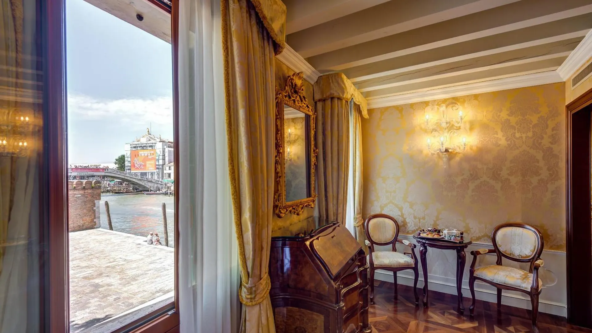 Canal Grande Venice Hotel