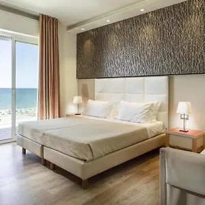 Kursaal - Fronte Mare Con Piscina 3*, Riccione Italien